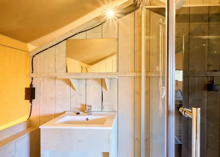 Glamping Valkenburg * ميرسين