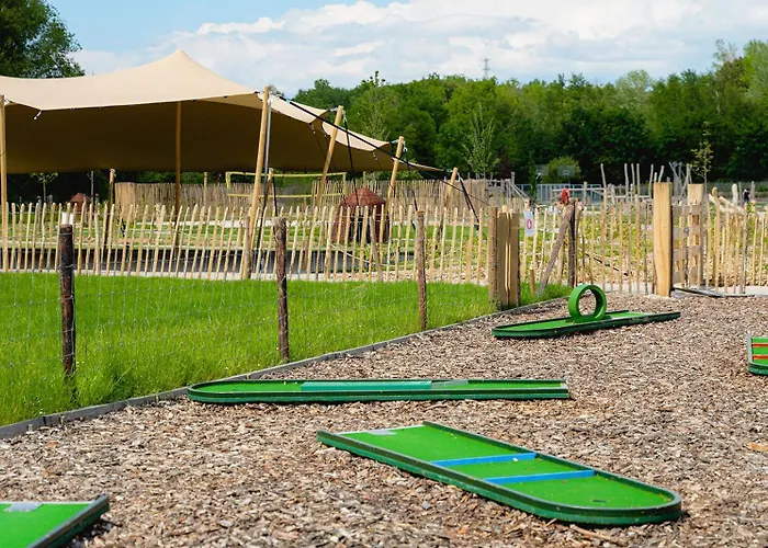 Glamping Valkenburg * ميرسين