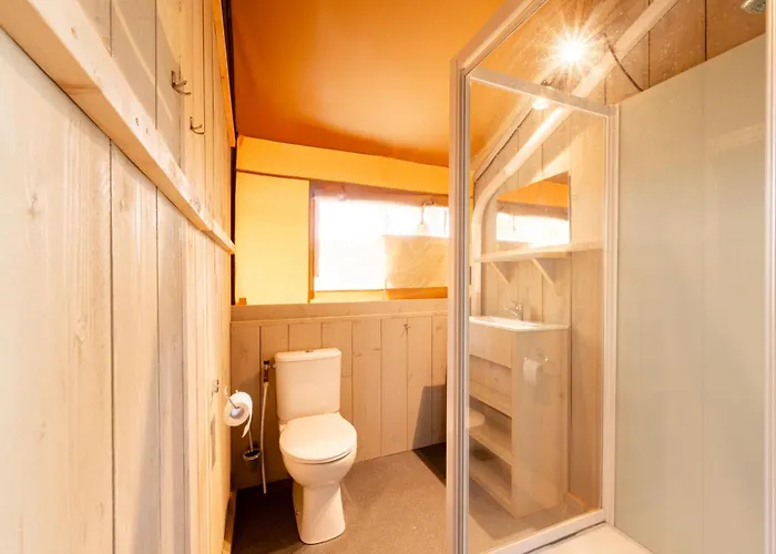 Glamping Valkenburg * ميرسين